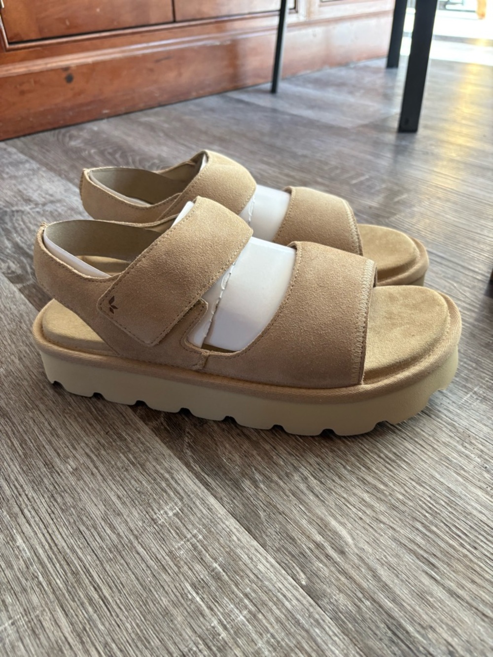 Koolaburra by Ugg Beige Suede velcro Sandals - Picture 3 of 6